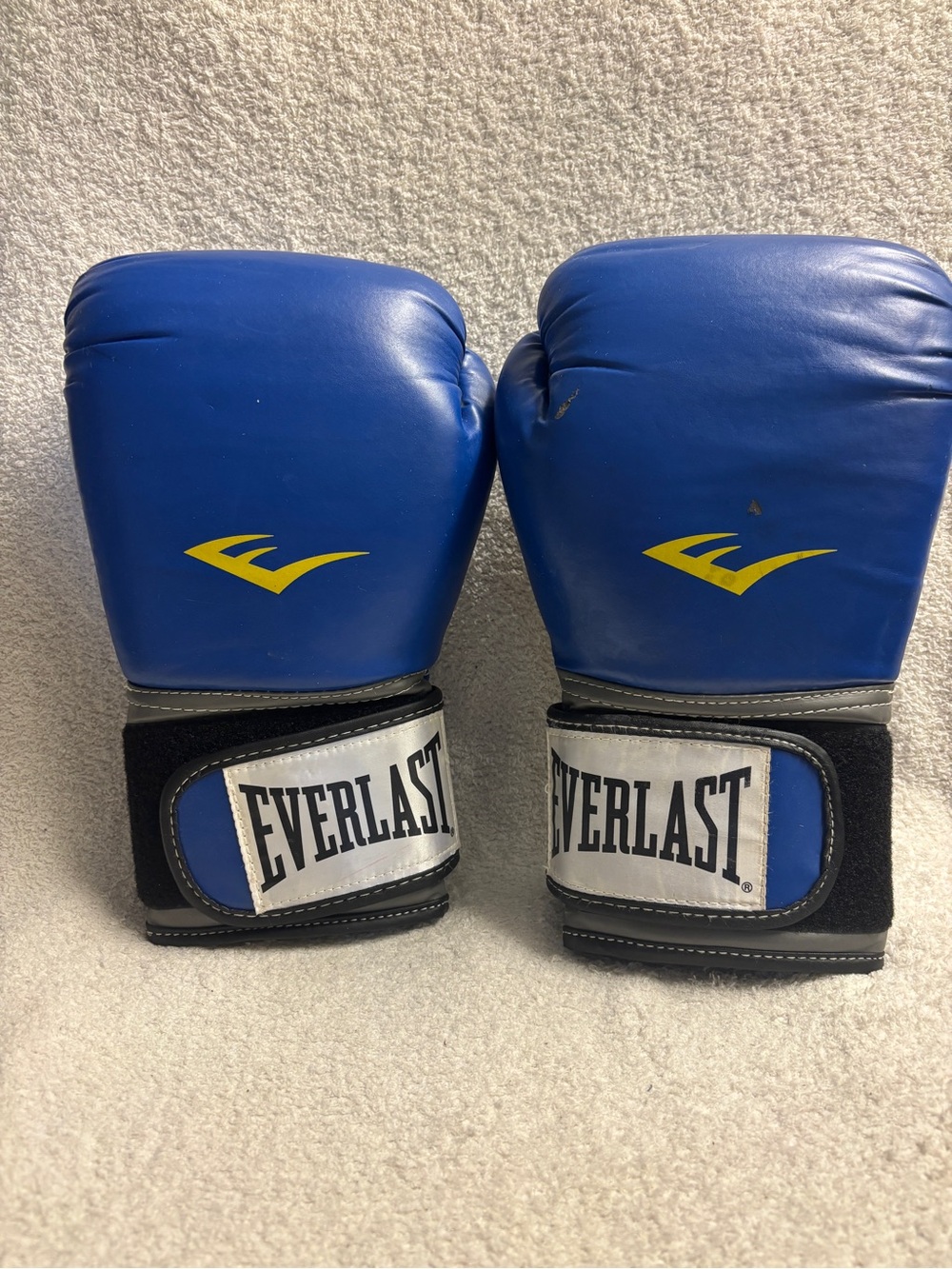Everlast Boxing Sparring Gloves Training Adult 16 oz blue EverFresh